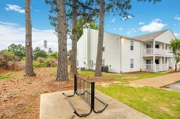 the preserve at ballantyne commons apartments courtyard and building with trees at The Oliver Apartment Homes, Olive Branch